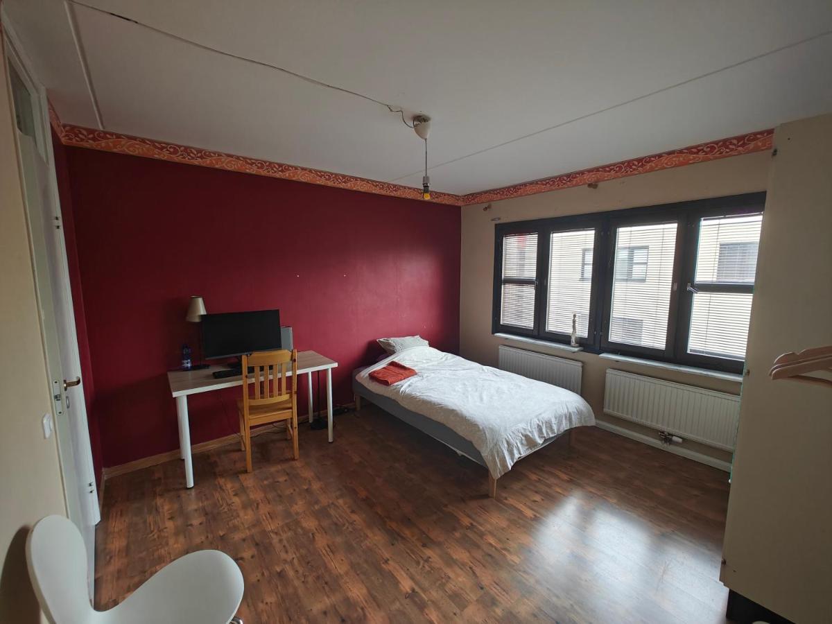Large Room, Near Kista Galleria, ستوكهولم المظهر الخارجي الصورة